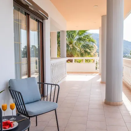 Red Rose Luxury Villa *
